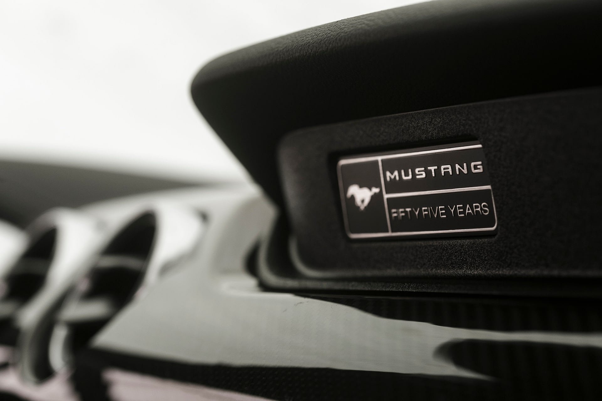 Imagem ilustrativa da notícia: Mustang Black Shadow será vendido no Brasil