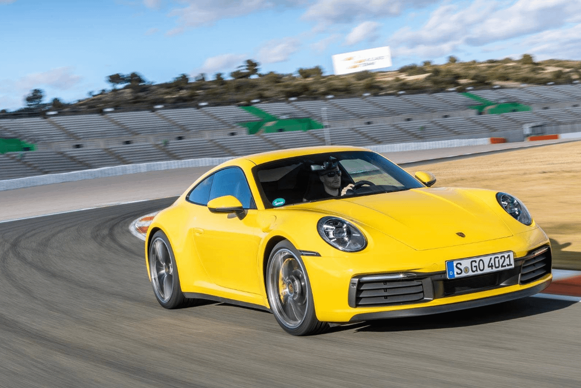Imagem ilustrativa da notícia: Porsche bate recorde e avança na eletrificação