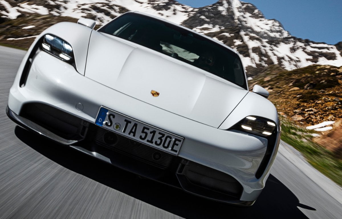 Imagem ilustrativa da notícia: Porsche apresenta esportivo 100% elétrico