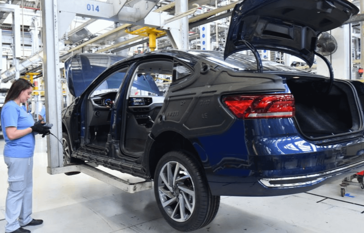 Imagem ilustrativa da notícia: Volkswagen adia previsão de retorno de fábricas paulistas