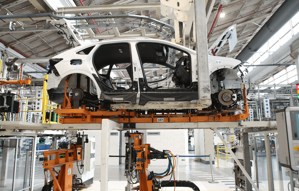Imagem ilustrativa da notícia: Volkswagen agenda mais paradas na produção por falta de semicondutores