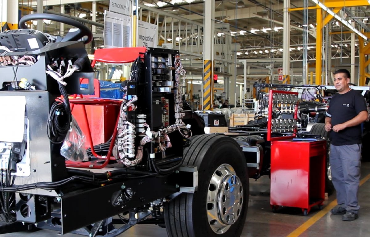 Imagem ilustrativa da notícia: VWCO inaugura nova linha de chassis no México