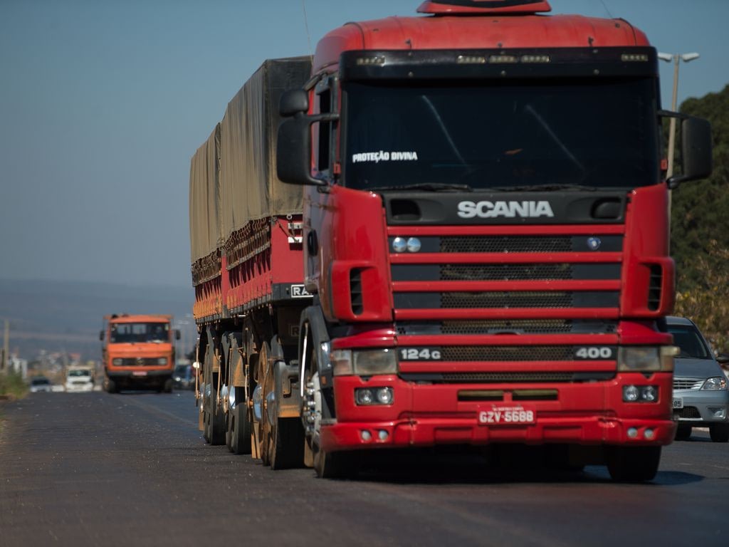 Imagem ilustrativa da notícia: Ministério dos Transportes estabelece programa para reduzir emissões de pesados