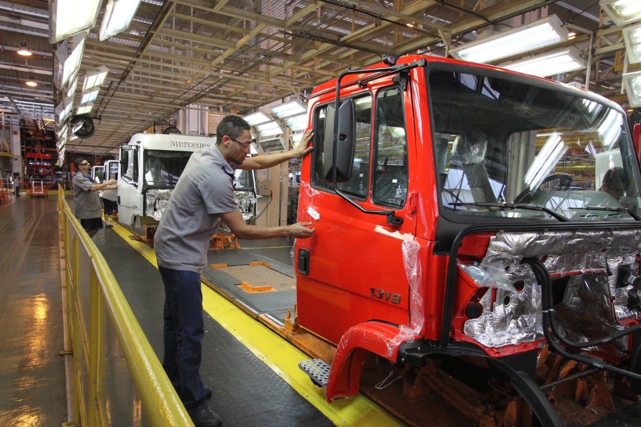 Imagem ilustrativa da notícia: Sem grandes paradas nas fábricas produção de caminhões cresce 39%