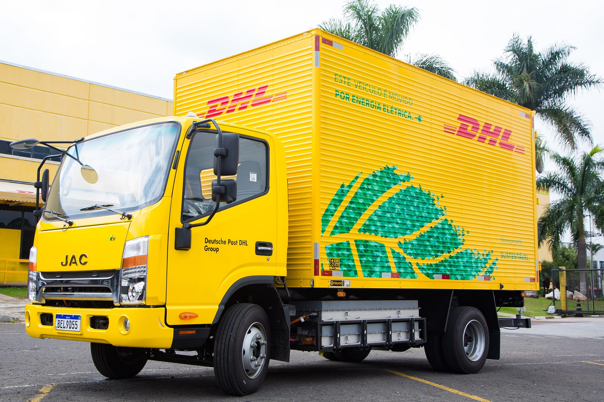 Imagem ilustrativa da notícia: DHL compra 40 caminhões elétricos da Jac