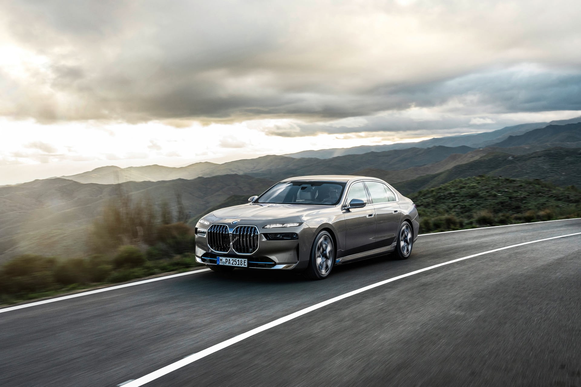Imagem ilustrativa da notícia: BMW reforça aposta na eletrificação e terá dez lançamentos em 2023