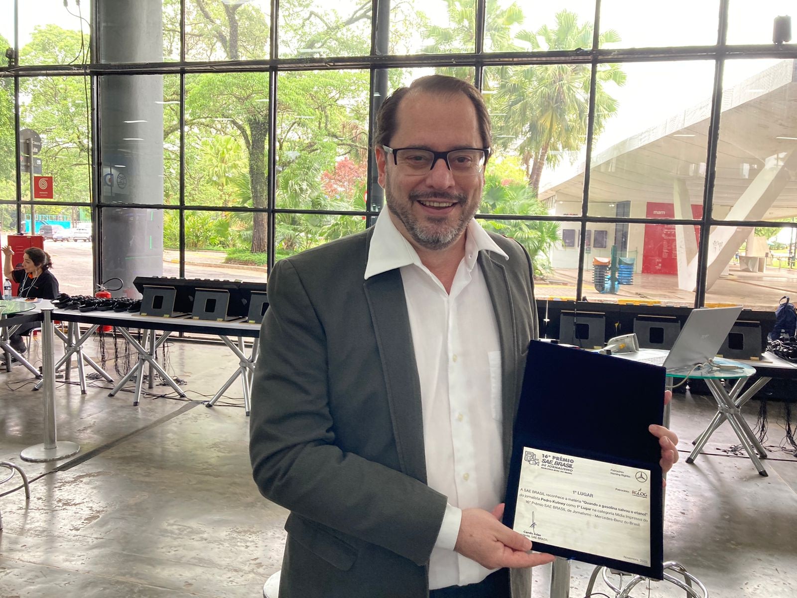 Imagem ilustrativa da notícia: AutoData é uma das vencedoras do Prêmio SAE Brasil de Jornalismo