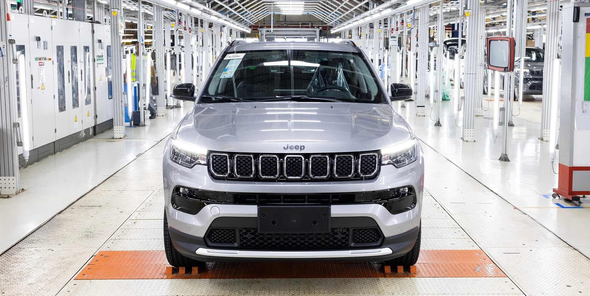 Imagem ilustrativa da notícia: Jeep alcança a marca de 400 mil Compass produzidos em Goiana