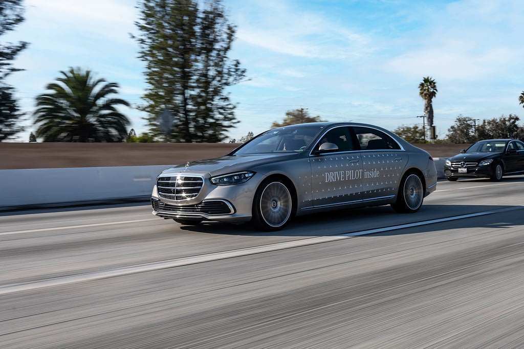 Imagem ilustrativa da notícia: Mercedes-Benz oferece condução autônoma SAE nível 3 nos Estados Unidos