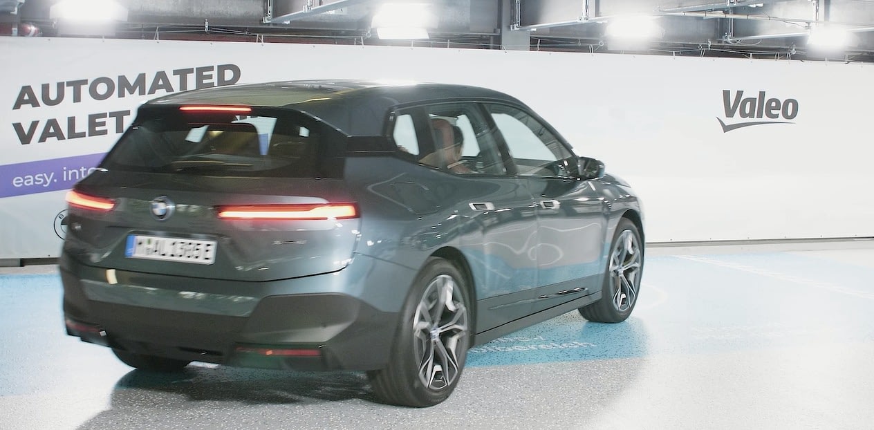 Imagem ilustrativa da notícia: BMW e Valeo desenvolvem em parceria estacionamento autônomo
