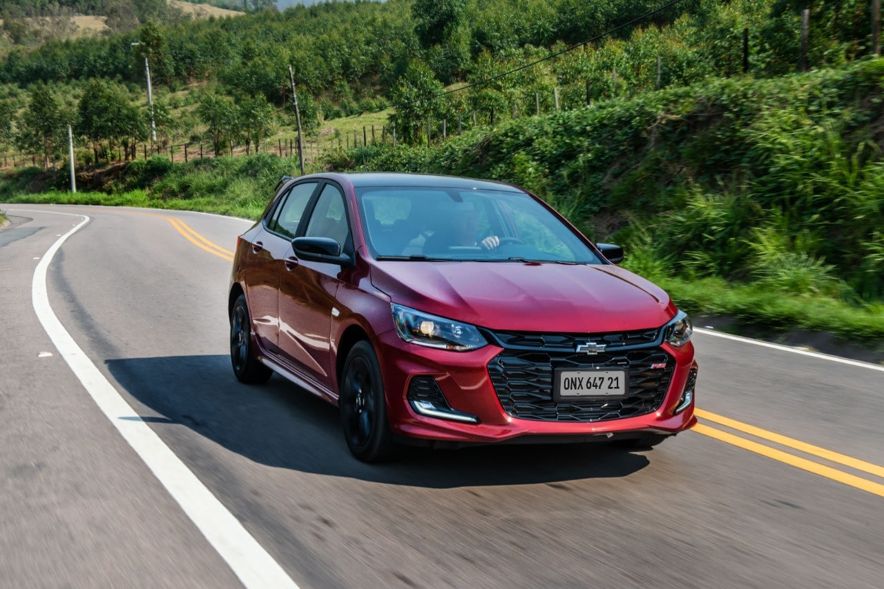 AutoData - Chevrolet Onix larga na frente no mercado brasileiro