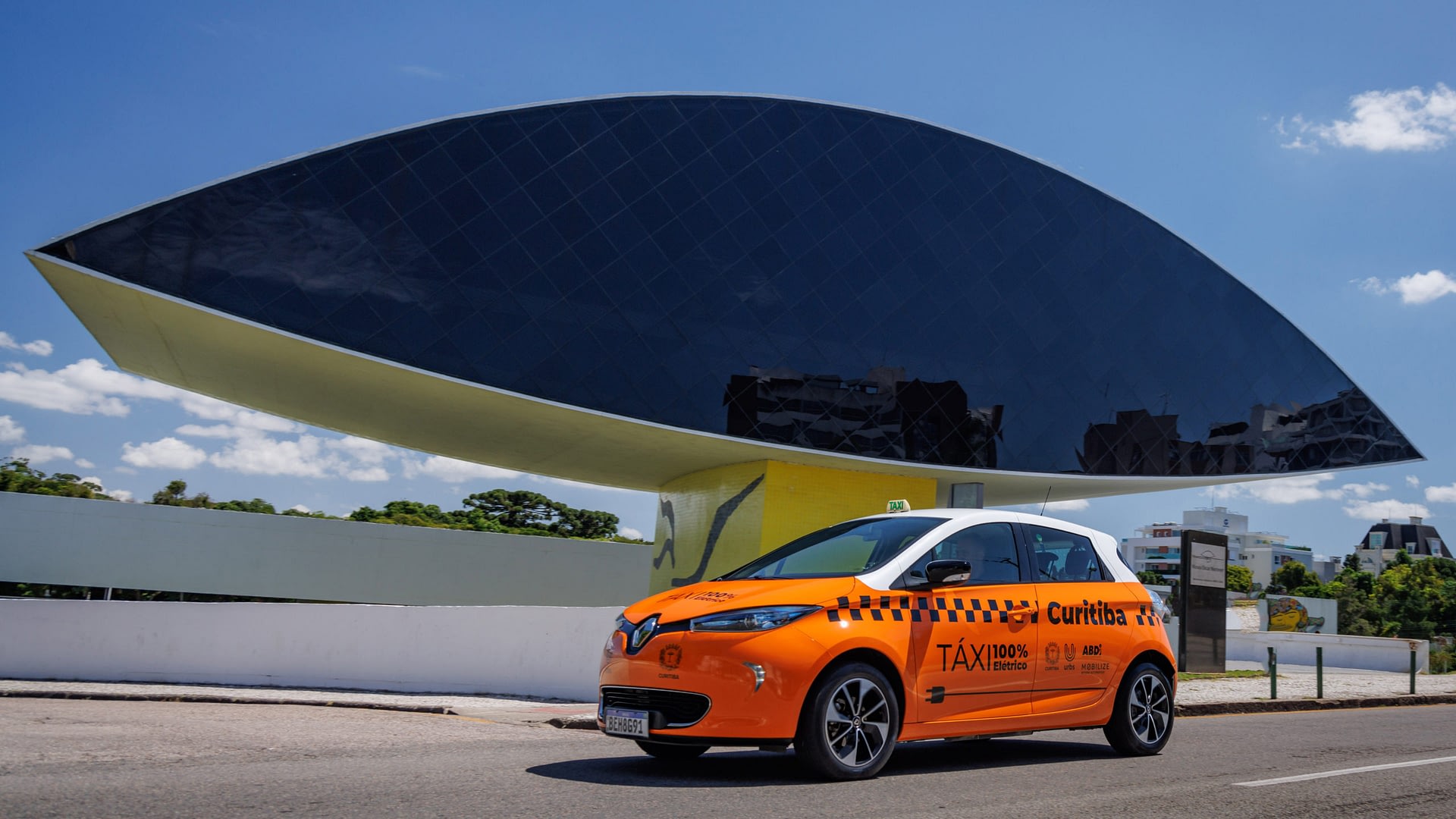 Imagem ilustrativa da notícia: Renault elétricos serão táxis em Curitiba