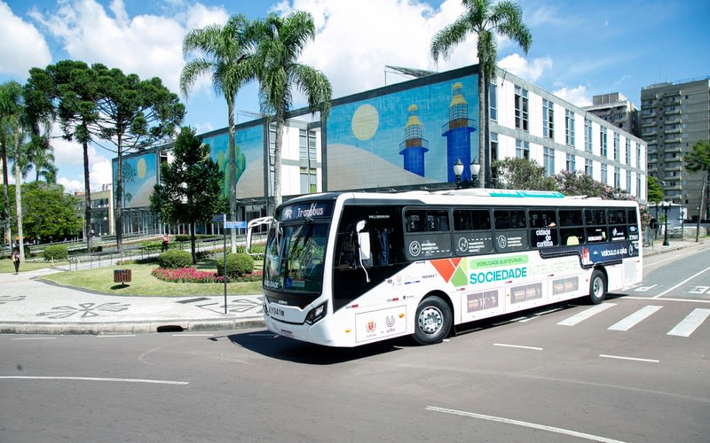 Imagem ilustrativa da notícia: Ônibus a gás da Scania circulam em linha municipal de Curitiba
