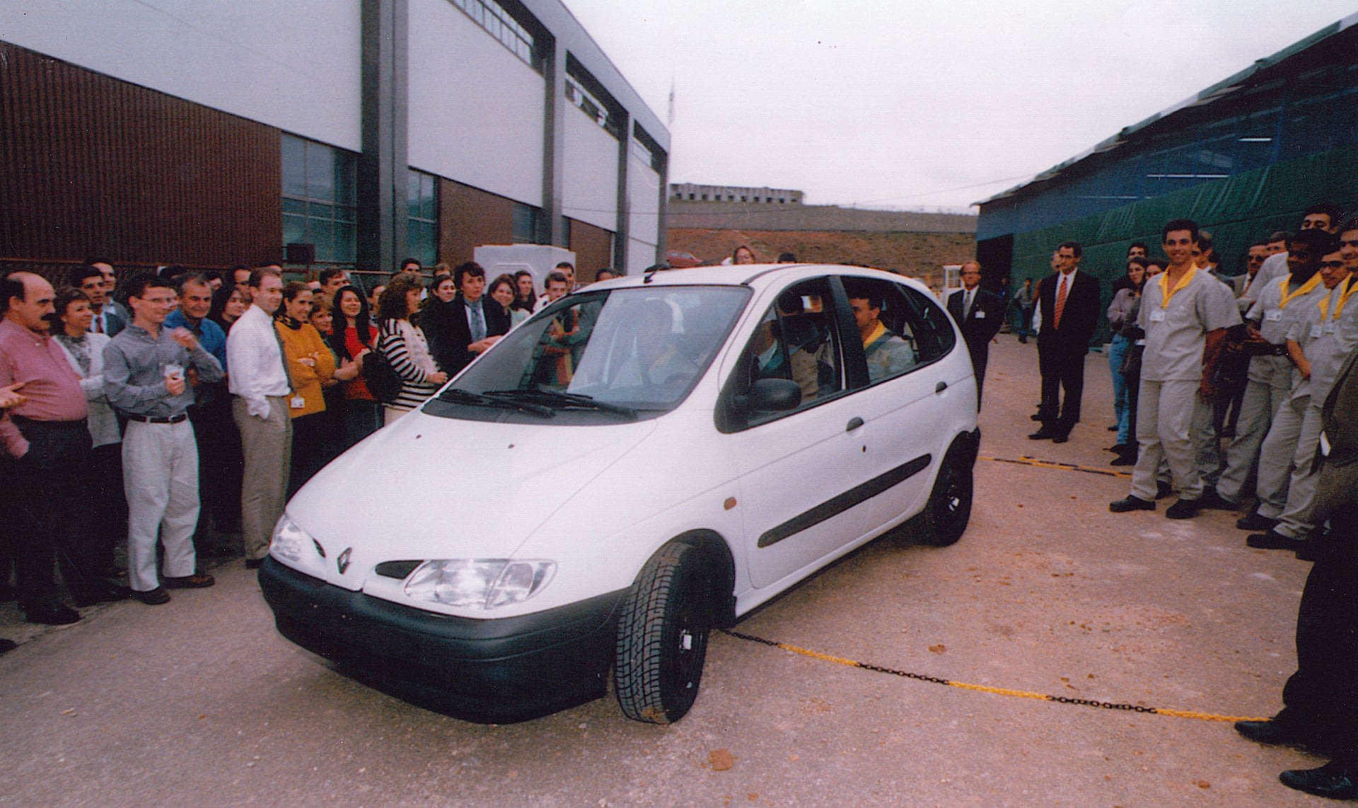 Imagem ilustrativa da notícia: Há 25 anos Renault montou a primeira Scénic no Brasil