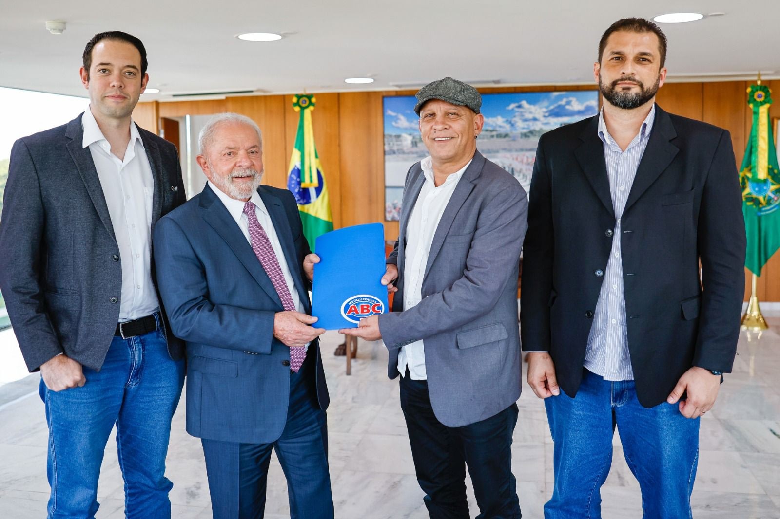 Imagem ilustrativa da notícia: Sindicato dos Metalúrgicos do ABC entrega a Lula propostas para reaquecer o setor