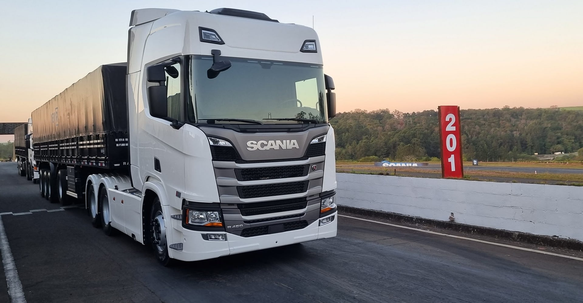 Imagem ilustrativa da notícia: Scania acelera vendas de caminhões Euro 6 com linha mais barata