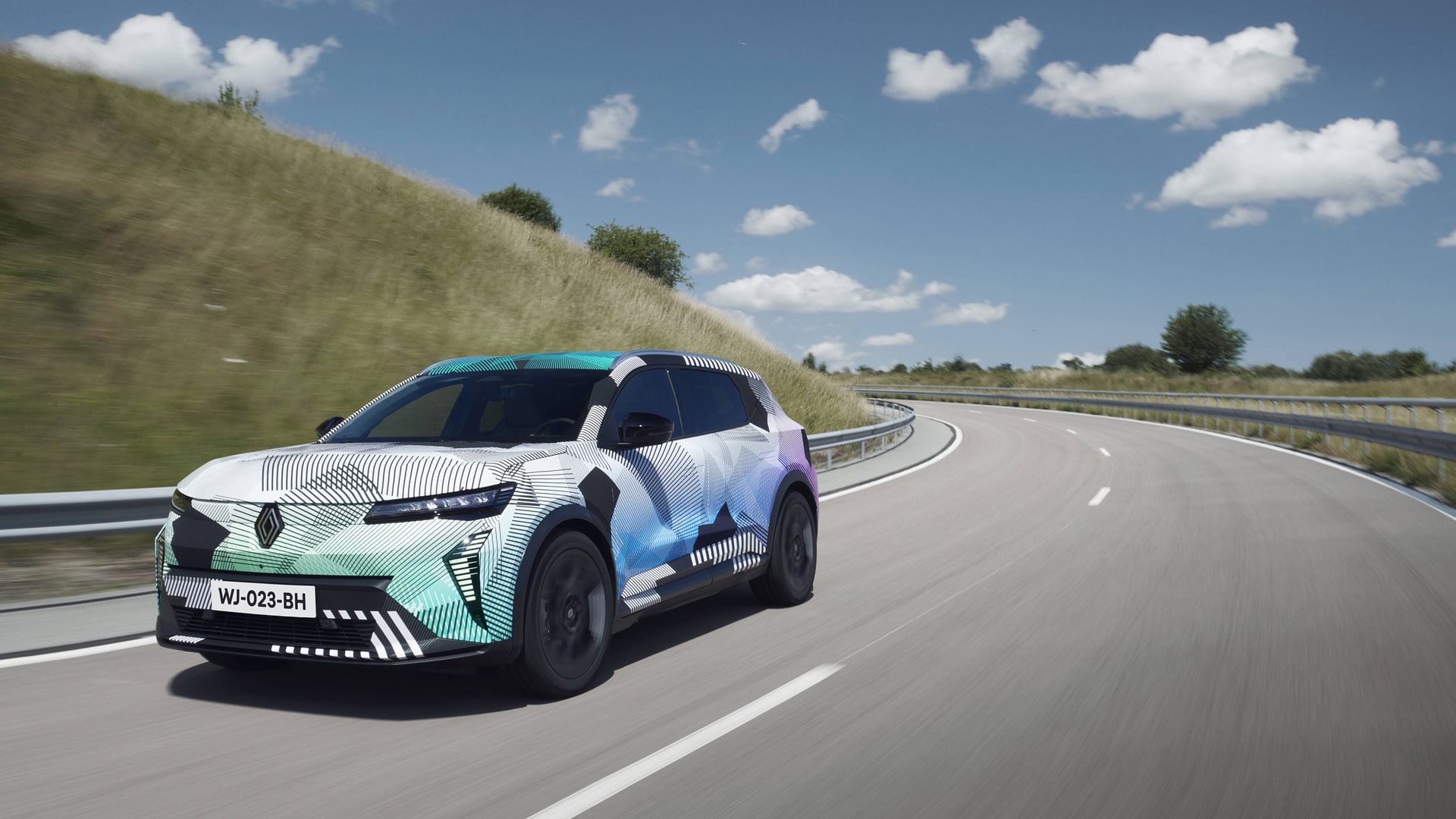 Imagem ilustrativa da notícia: Renault começa a mostrar versão de produção do Scénic E-Tech