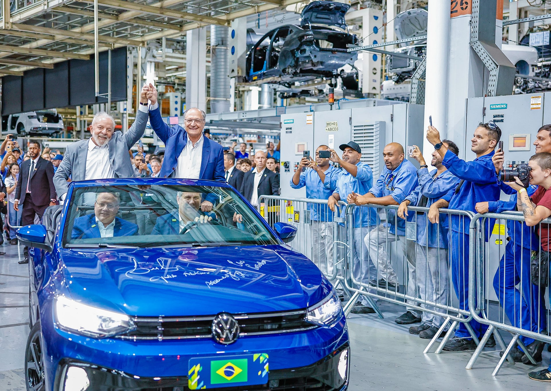 Imagem ilustrativa da notícia: Lula passeia pelas linhas da Anchieta e celebra investimento da Volkswagen