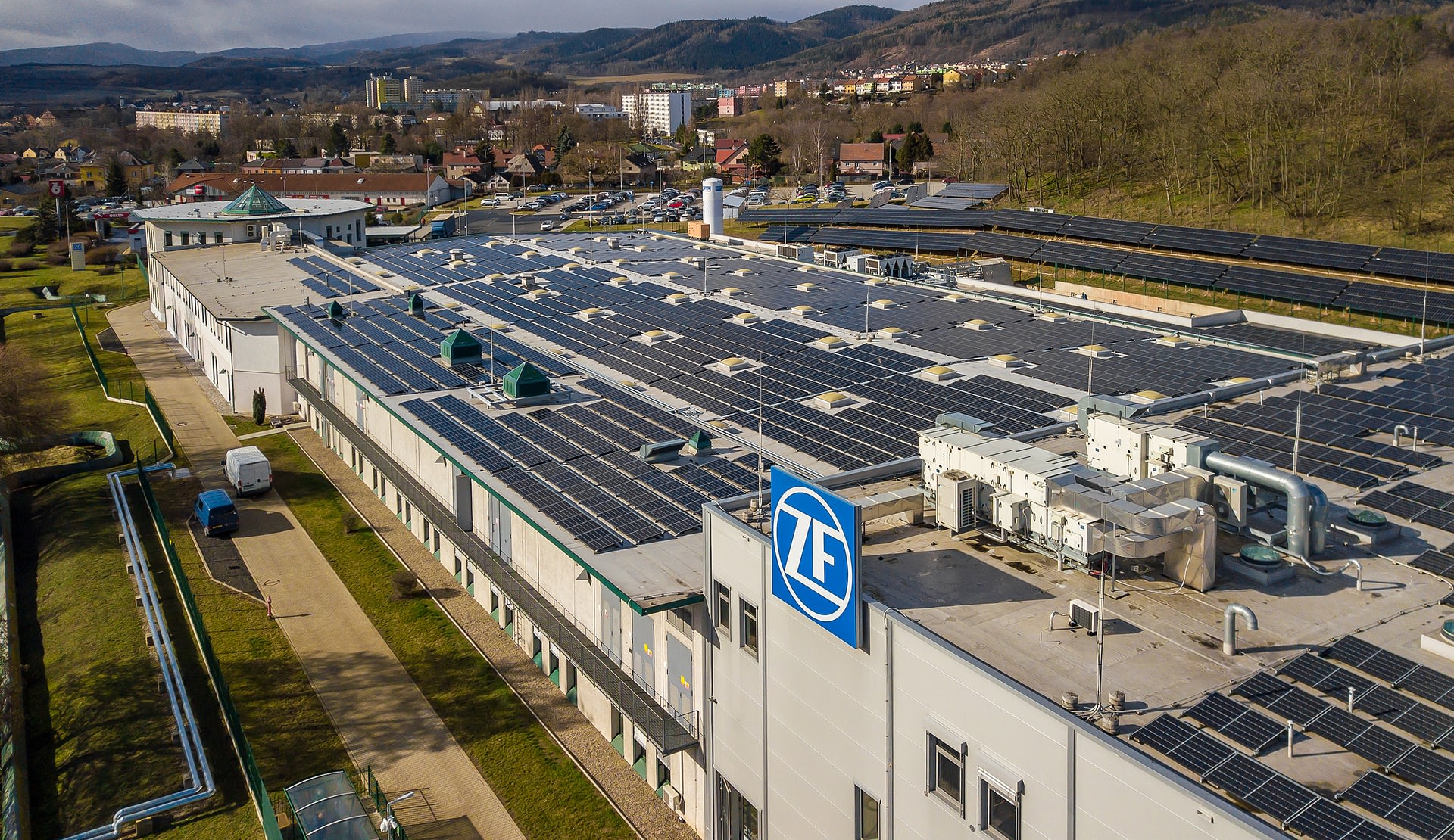 Imagem ilustrativa da notícia: ZF inaugura sua primeira fábrica que consome apenas energia renovável