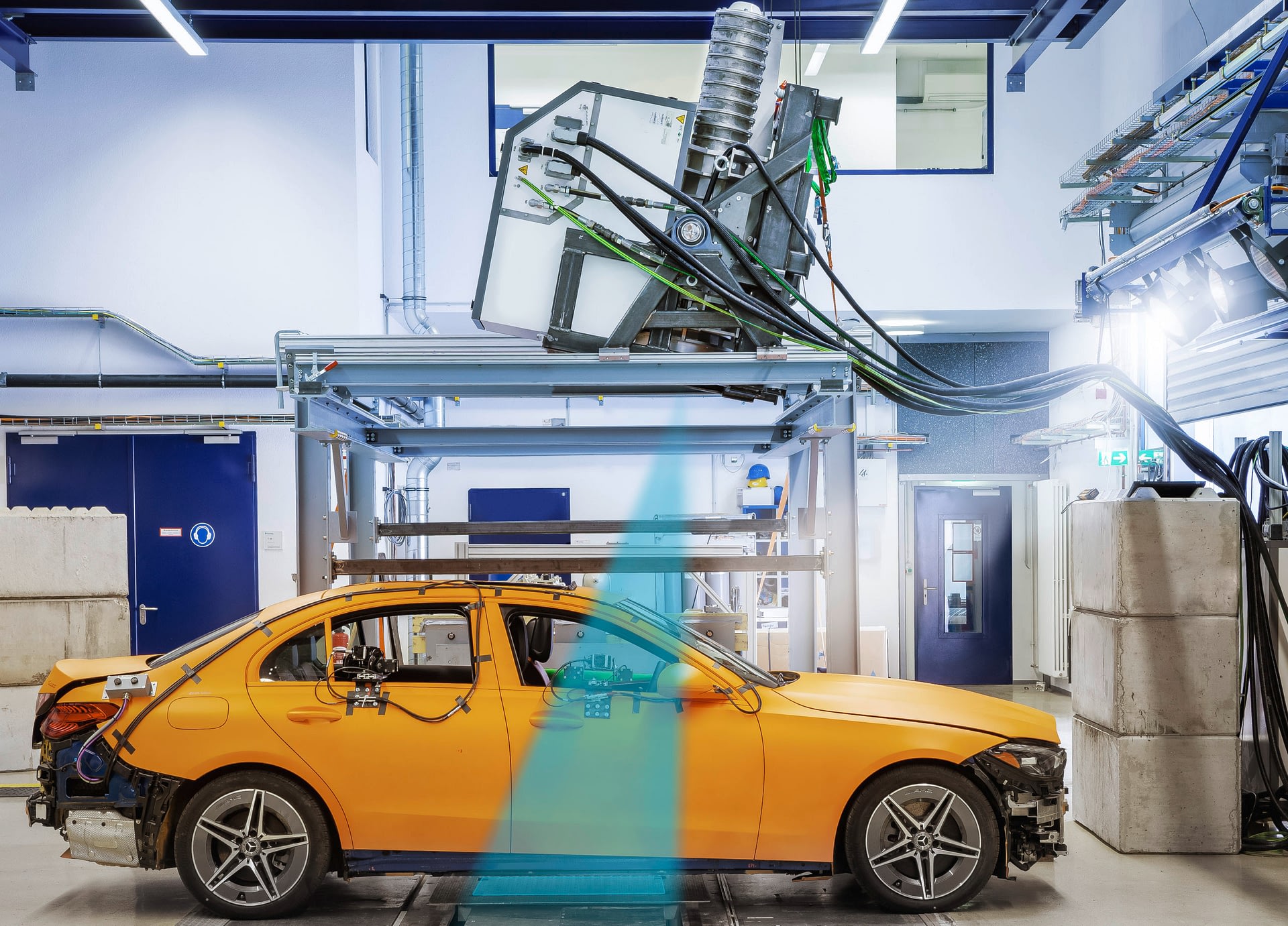 Imagem ilustrativa da notícia: Mercedes-Benz adota tecnologia de raio-X nos testes de colisão