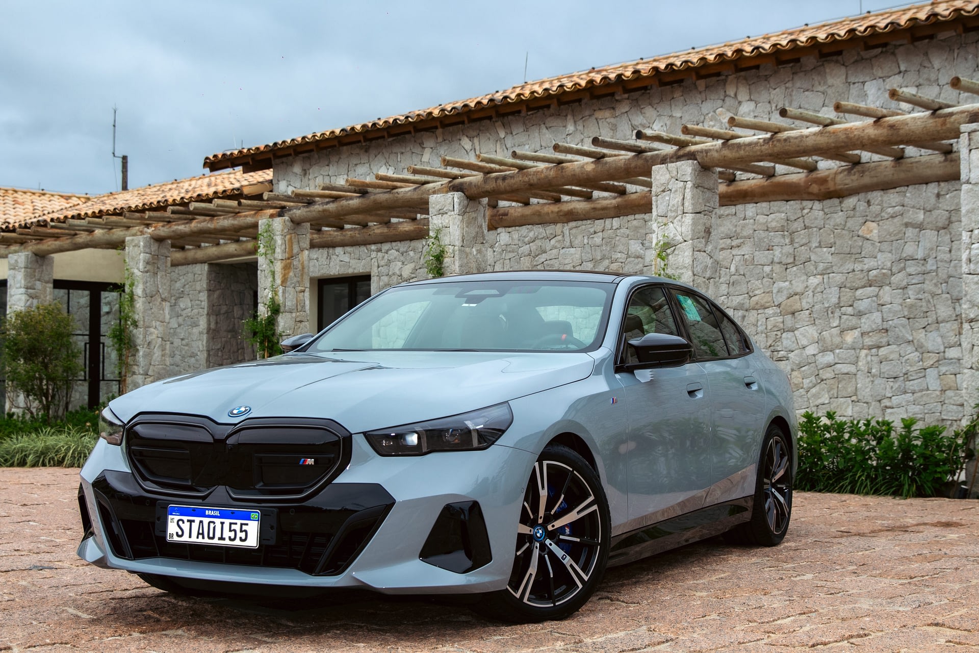 Imagem ilustrativa da notícia: Nova geração BMW Serie 5 chega ao Brasil com elétrico i5 M60