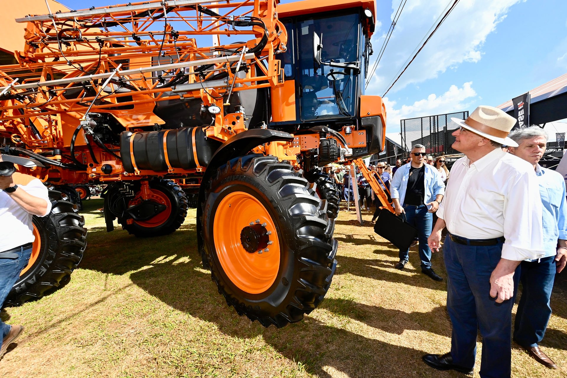 Imagem ilustrativa da notícia: Agrishow abre as portas com a expectativa de igualar os R$ 13 bilhões do ano passado