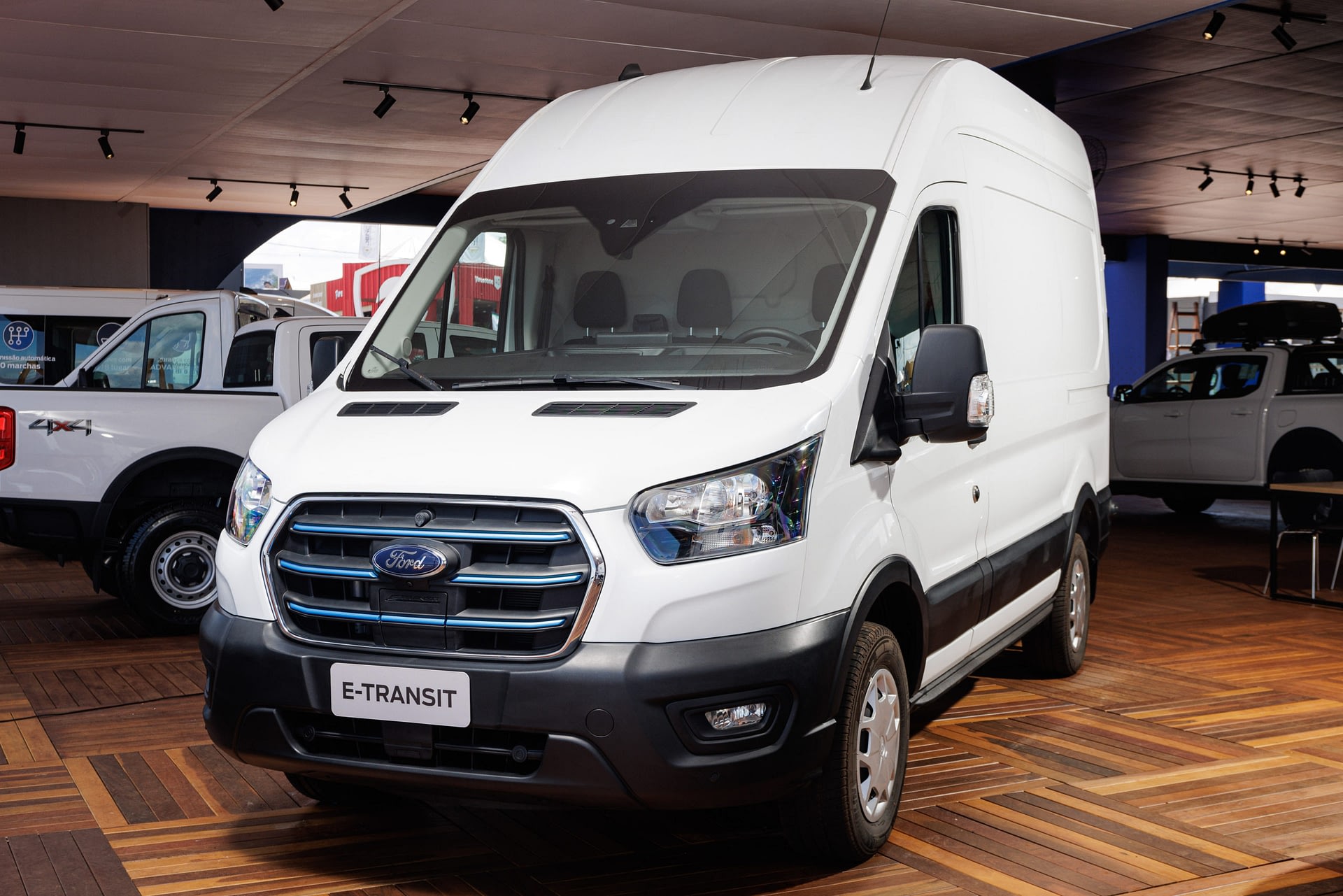 Imagem ilustrativa da notícia: Mercado Livre adquire 300 unidades da Ford E-Transit