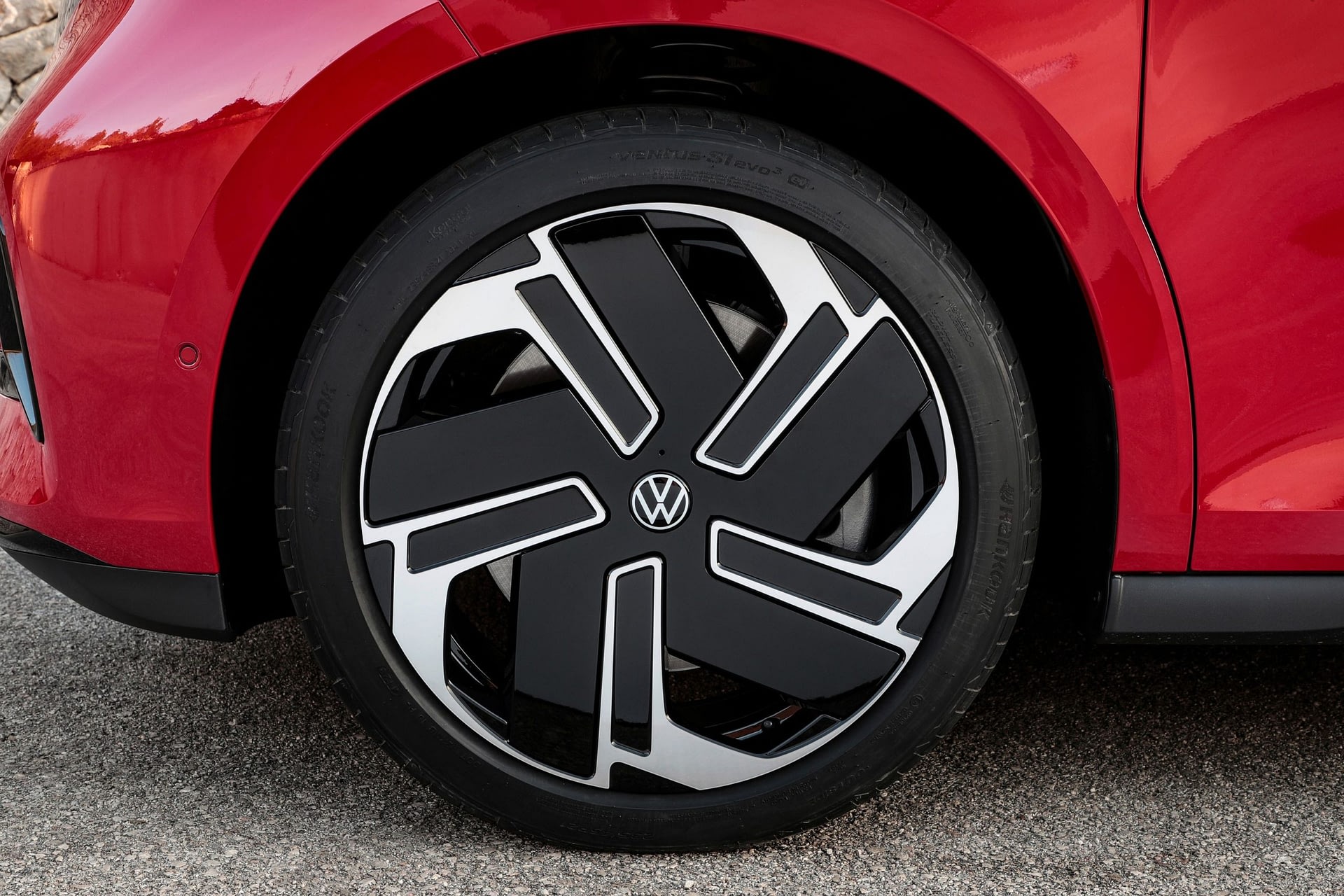 Imagem ilustrativa da notícia: Volkswagen prepara fornecedores para produzir veículos eletrificados no Brasil