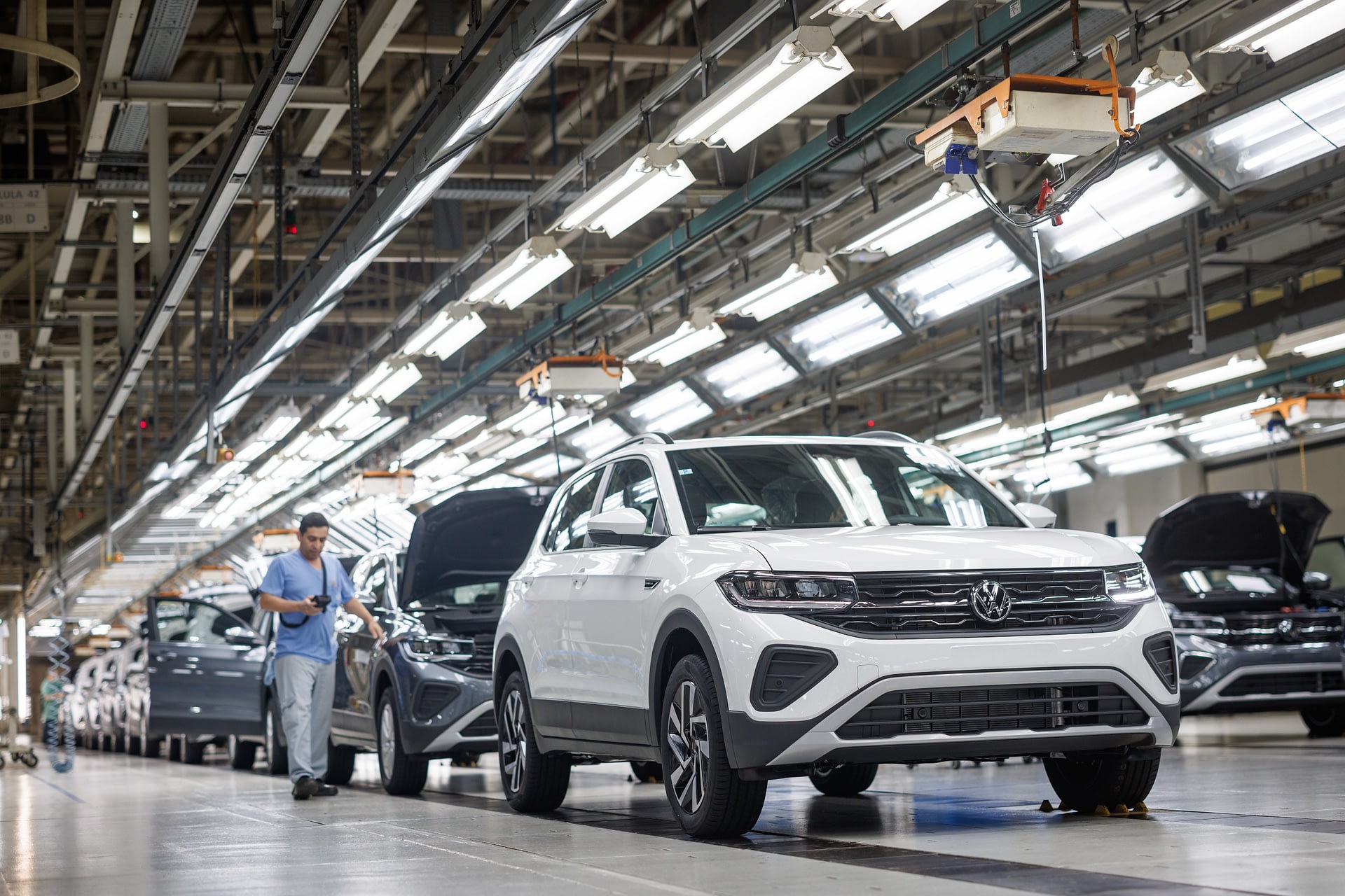 Imagem ilustrativa da notícia: Volkswagen destina R$ 3 bilhões para produzir Virtus e picape no Paraná