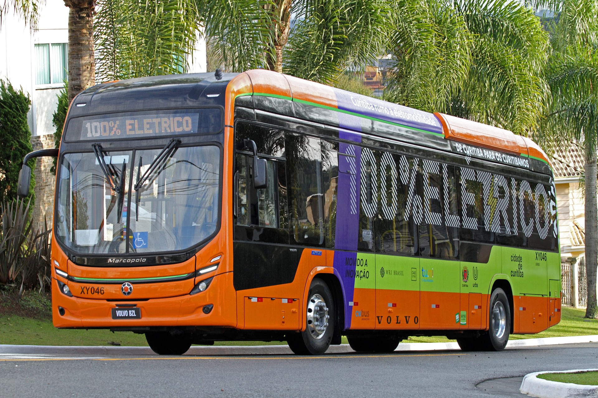 Imagem ilustrativa da notícia: Ônibus elétrico da Volvo inicia operação regular em Curitiba