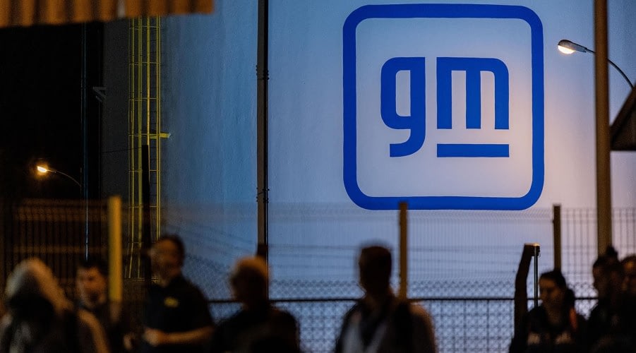 Imagem ilustrativa da notícia: Trabalhadores da GM protestam contra demissões em São José dos Campos