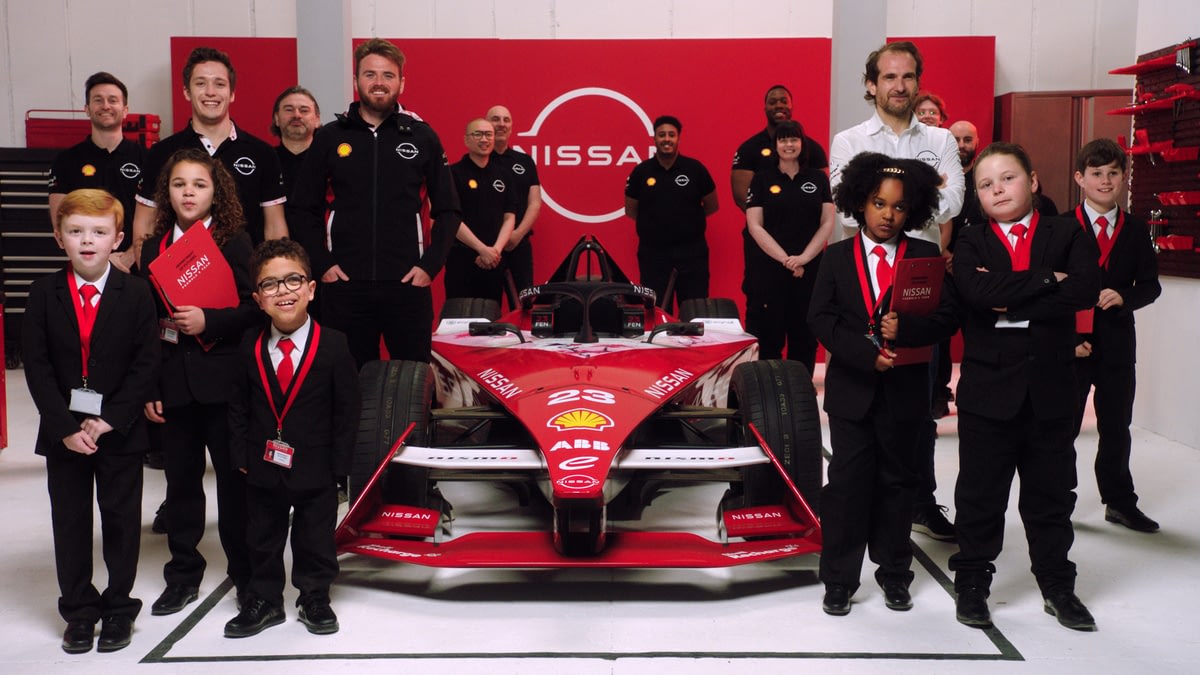 Imagem ilustrativa da notícia: Pesquisa da equipe Nissan de Fórmula E mostra o grande interesse dos jovens pelo carro elétrico