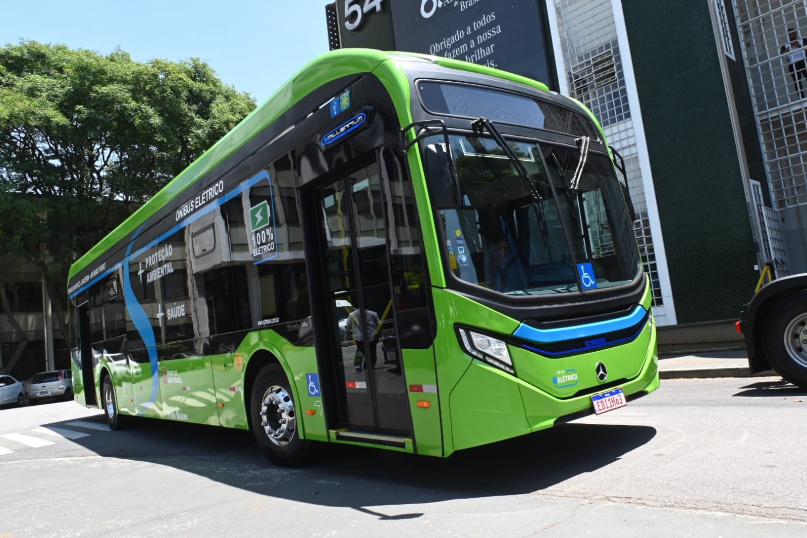 Imagem ilustrativa da notícia: Mercedes-Benz lança ônibus elétrico eO500U na Argentina