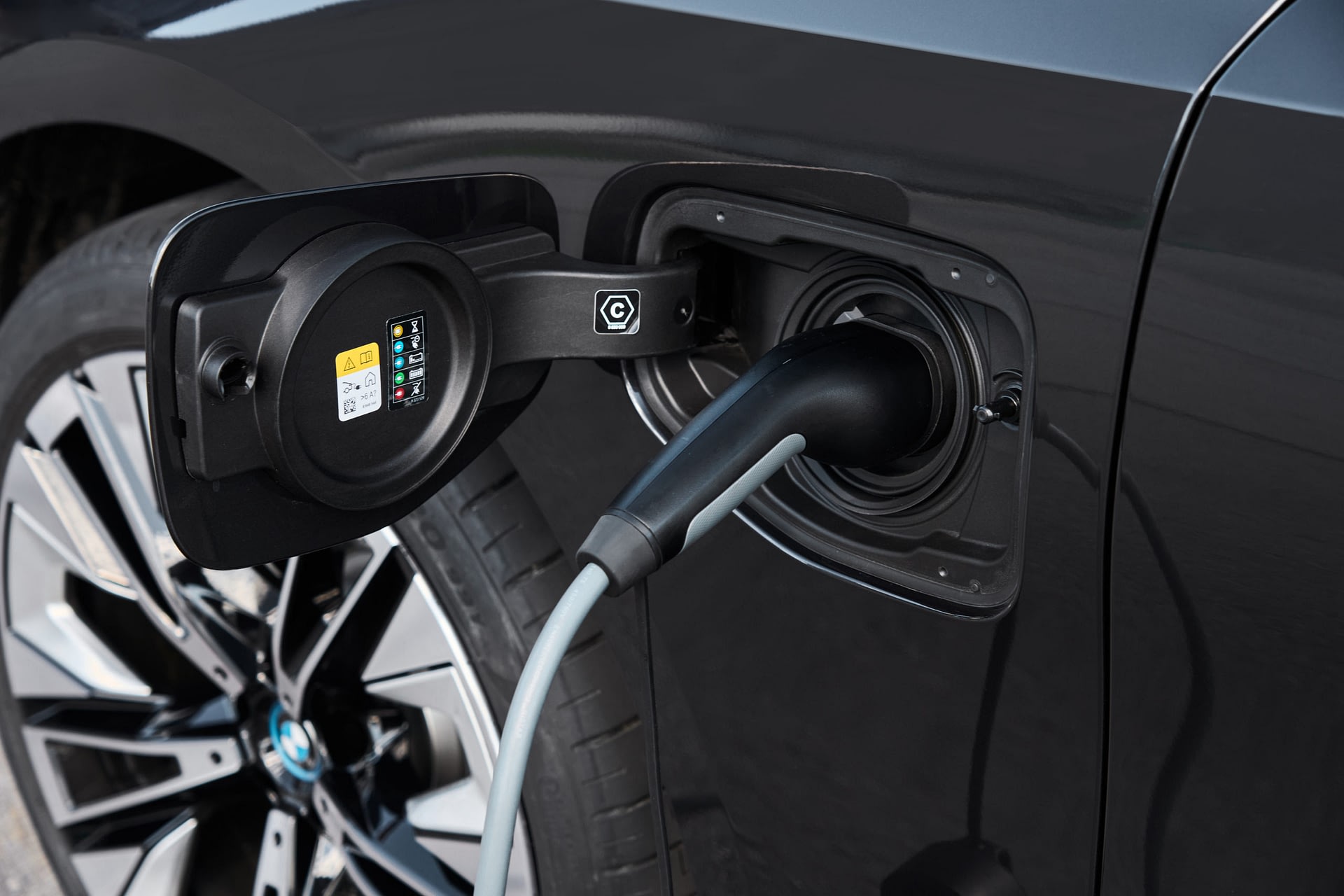 Imagem ilustrativa da notícia: Grupo BMW anuncia investimento para ampliar rede de carregamento de elétricos
