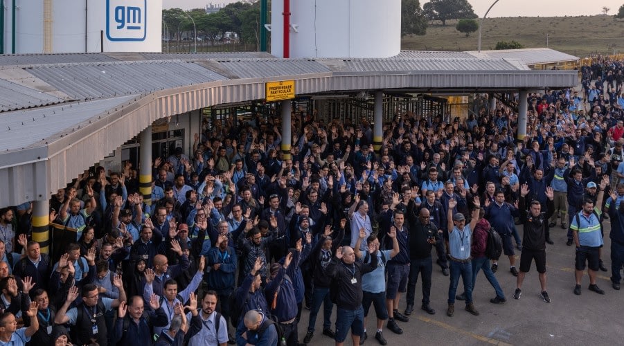 Imagem ilustrativa da notícia: Trabalhadores da GM aprovam aviso de greve em São José dos Campos