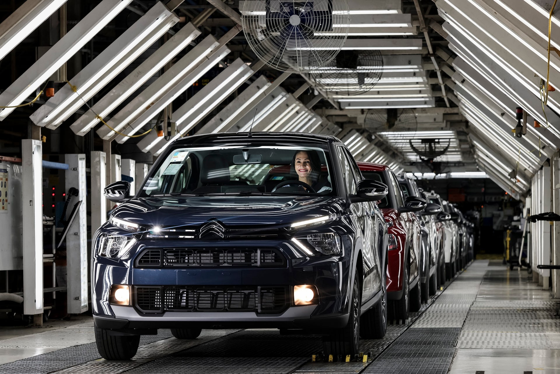 Imagem ilustrativa da notícia: Citroën Basalt encerra ciclo de R$ 2,5 bilhões e prepara Porto Real para mais R$ 3 bilhões