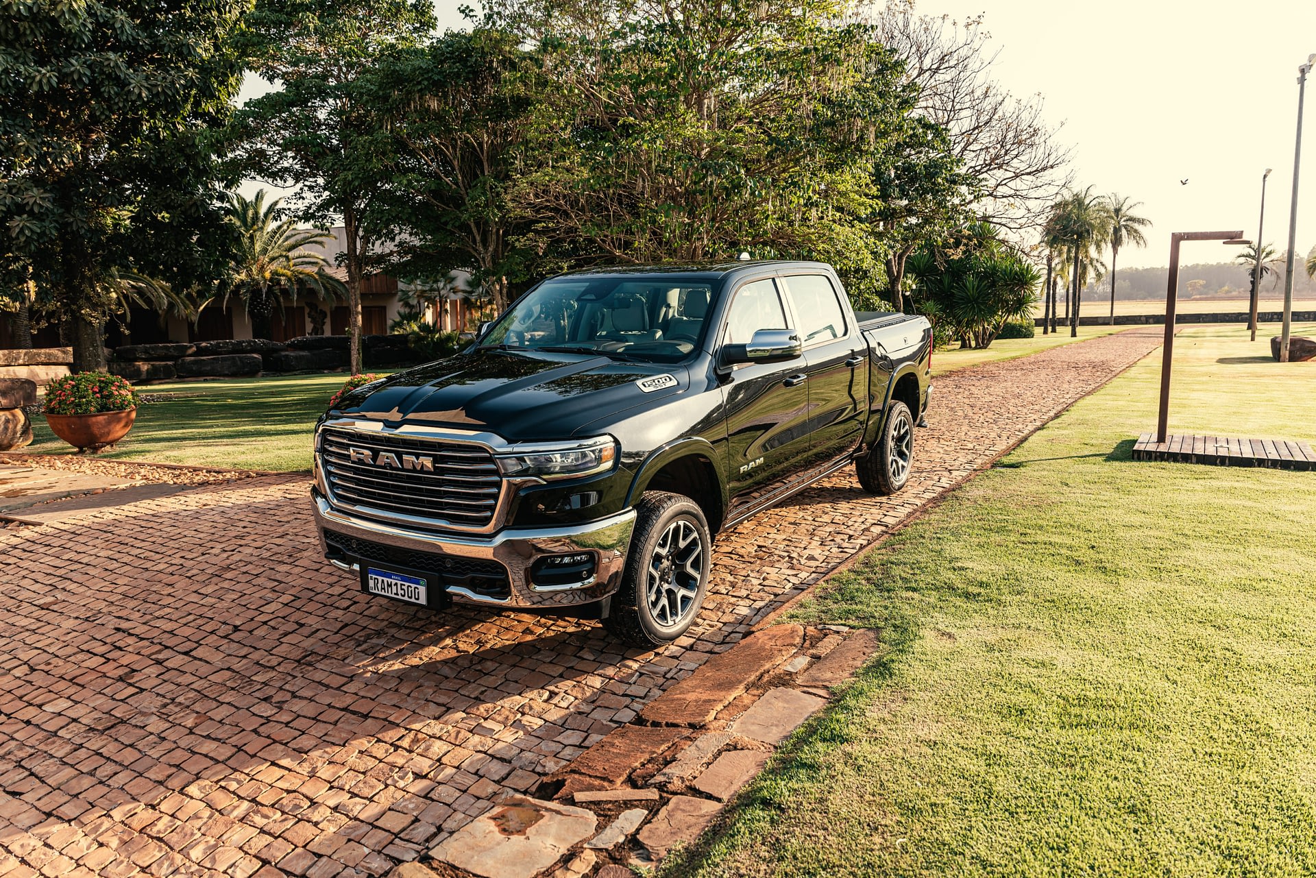 Imagem ilustrativa da notícia: Ram 1500 ganha novo motor e chega ao Brasil por R$ 541 mil