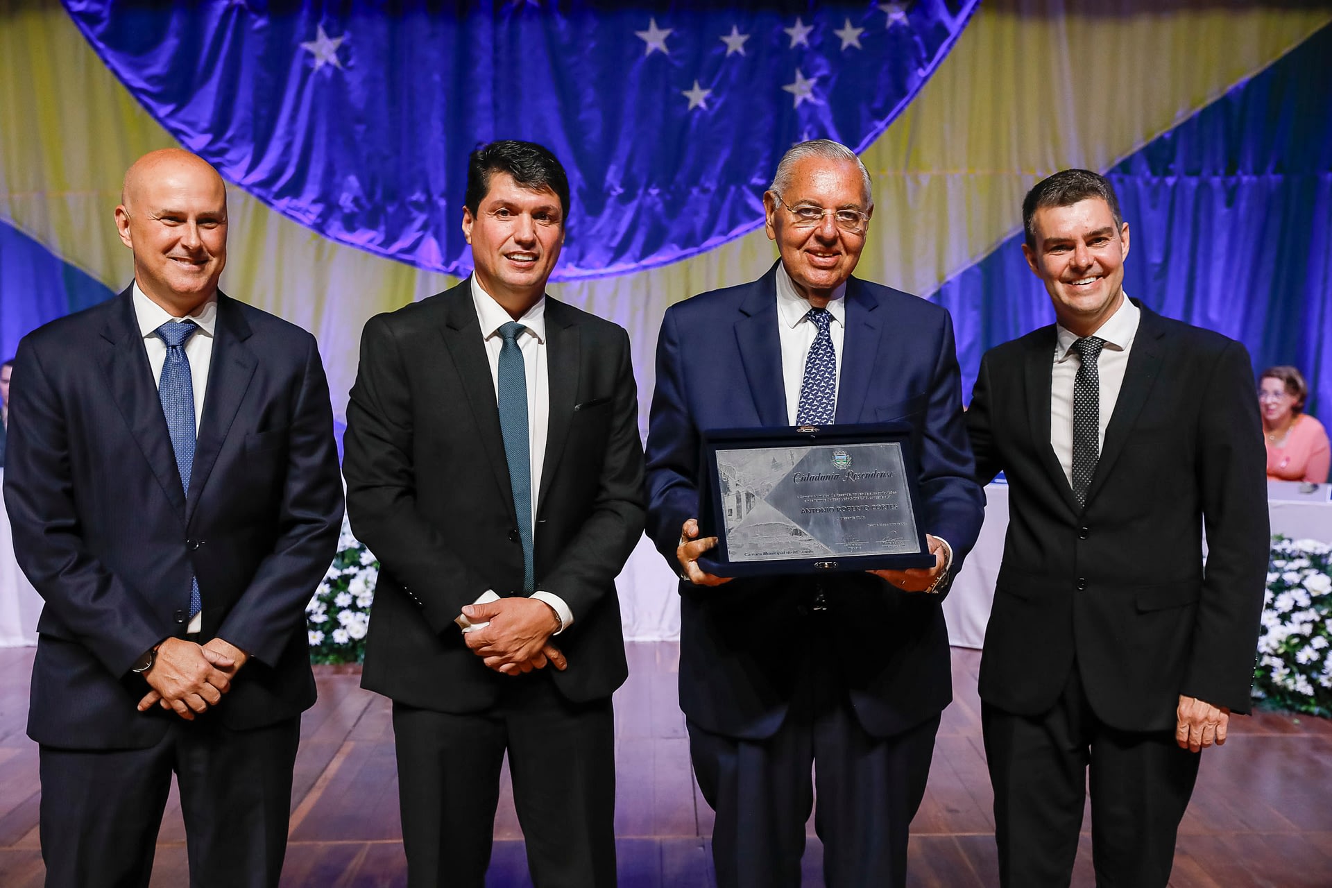 Imagem ilustrativa da notícia: Roberto Cortes recebe título de Cidadão Resendense