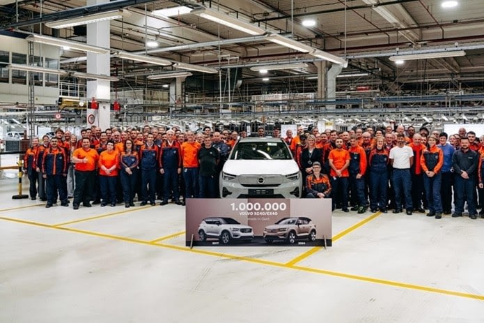 Imagem ilustrativa da notícia: Volvo celebra marco de 1 milhão de XC40 fabricados na Bélgica