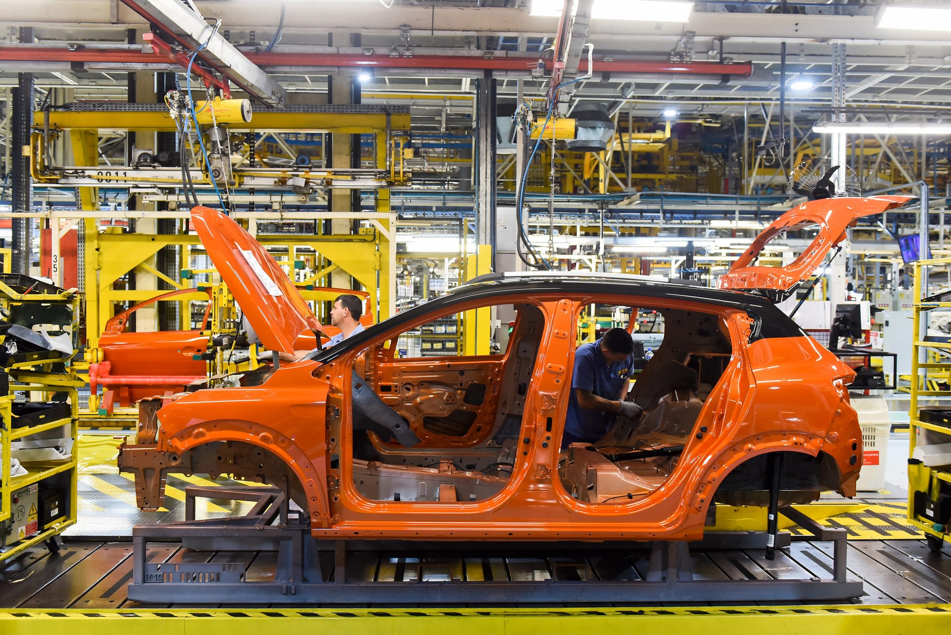 Imagem ilustrativa da notícia: Volume de produção de veículos fica abaixo das vendas no mercado interno