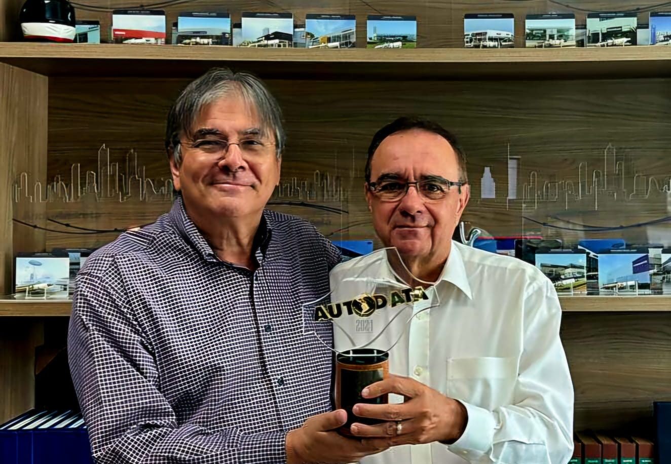 Imagem ilustrativa da notícia: José Maurício Andreta Júnior recebe o prêmio Personalidade do Ano Especial de AutoData