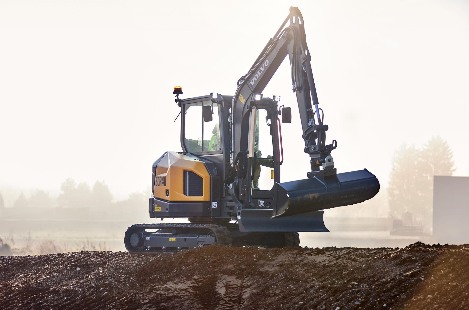 Imagem ilustrativa da notícia: Volvo CE amplia portfólio com a escavadeira ECR40
