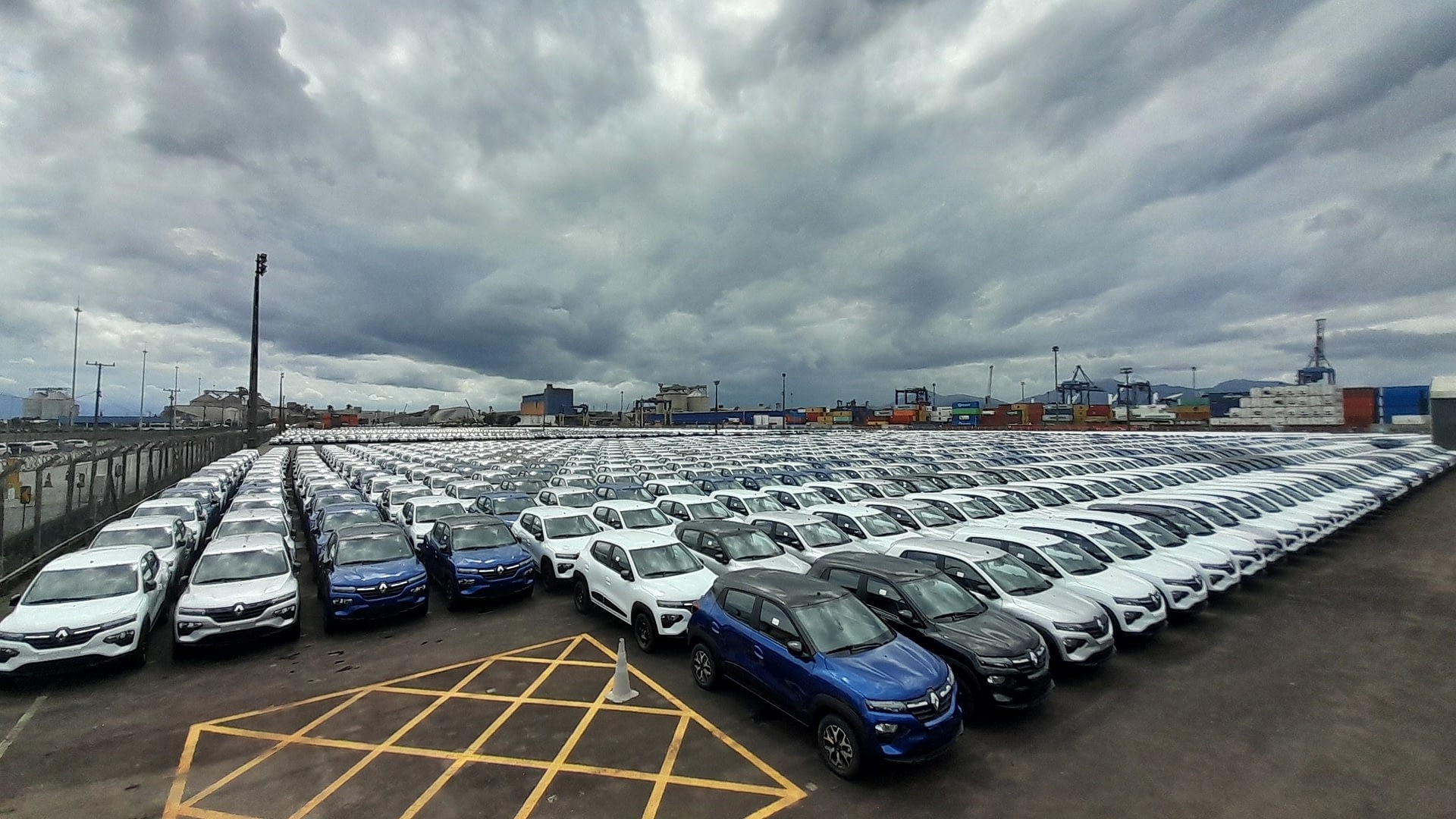 Imagem ilustrativa da notícia: Renault Kwid brasileiro volta a ser exportado para a Argentina