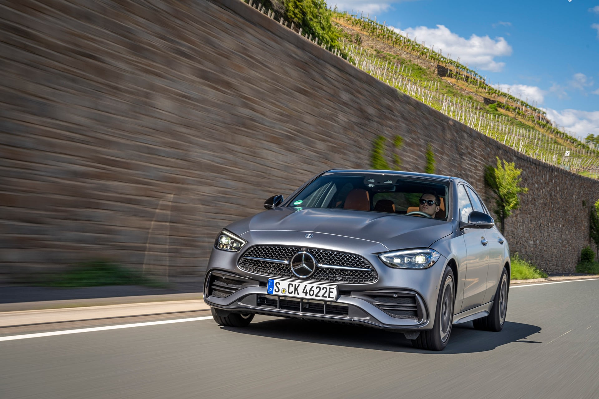 Imagem ilustrativa da notícia: Mercedes-Benz Classe C chega à linha 2025 mais conectada