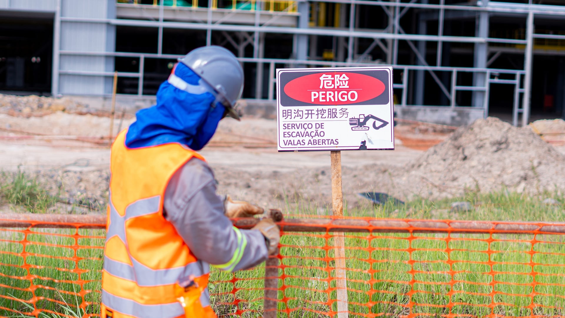 Imagem ilustrativa da notícia: MPT entra com ação contra a BYD e construtoras da obra em Camaçari