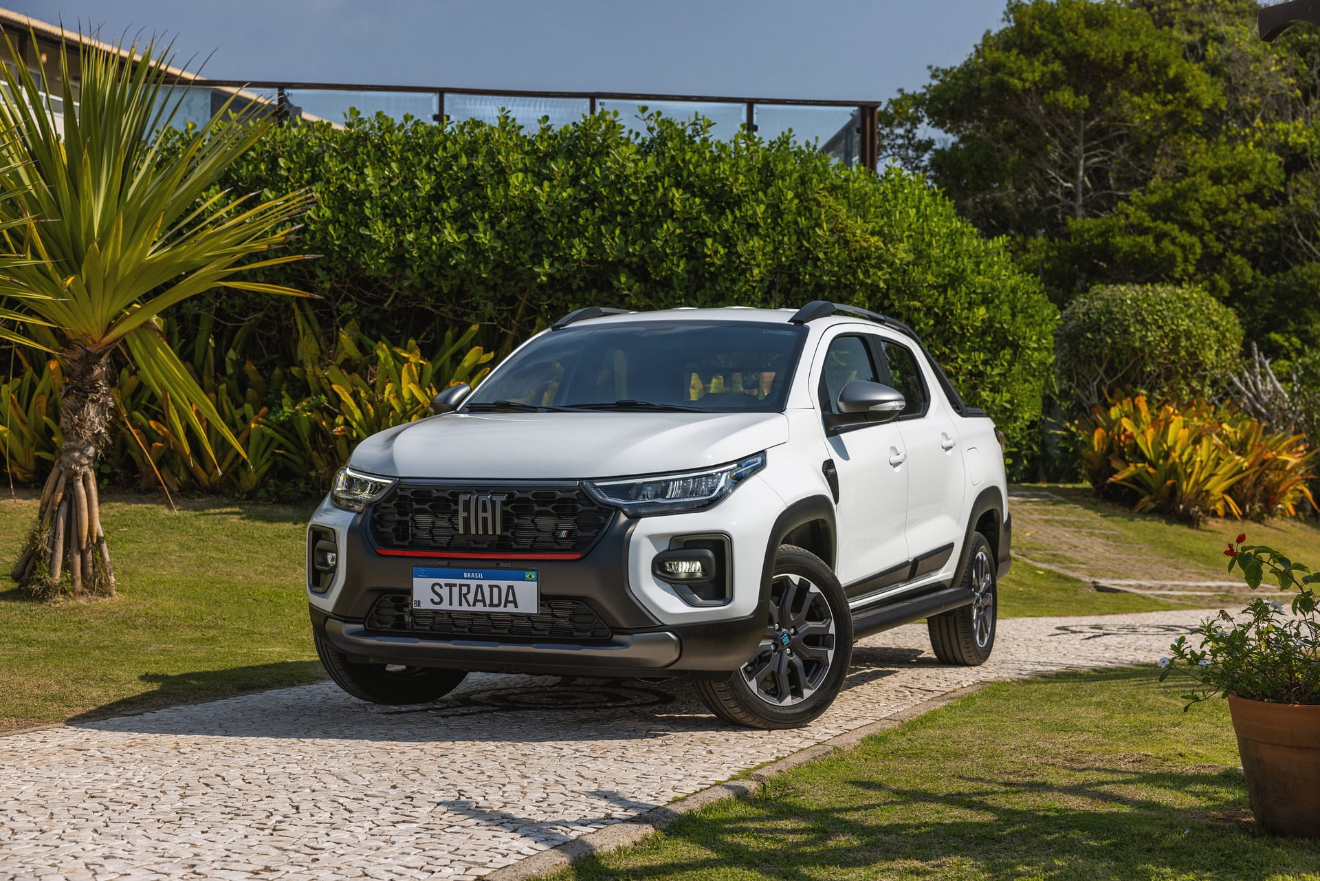 Imagem ilustrativa da notícia: Fiat Strada lidera em mês de destaque de SUVs