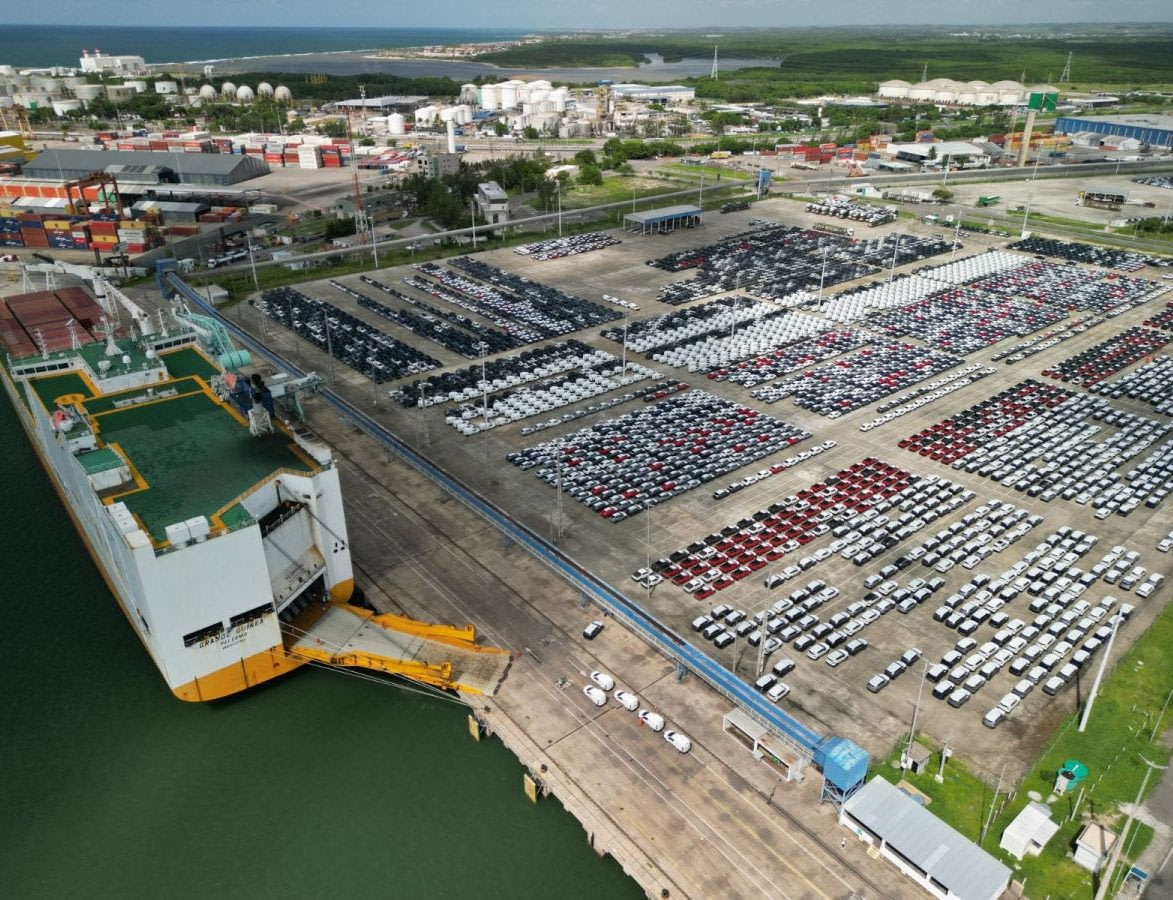 Imagem ilustrativa da notícia: Stellantis bate recorde de exportação em 2024