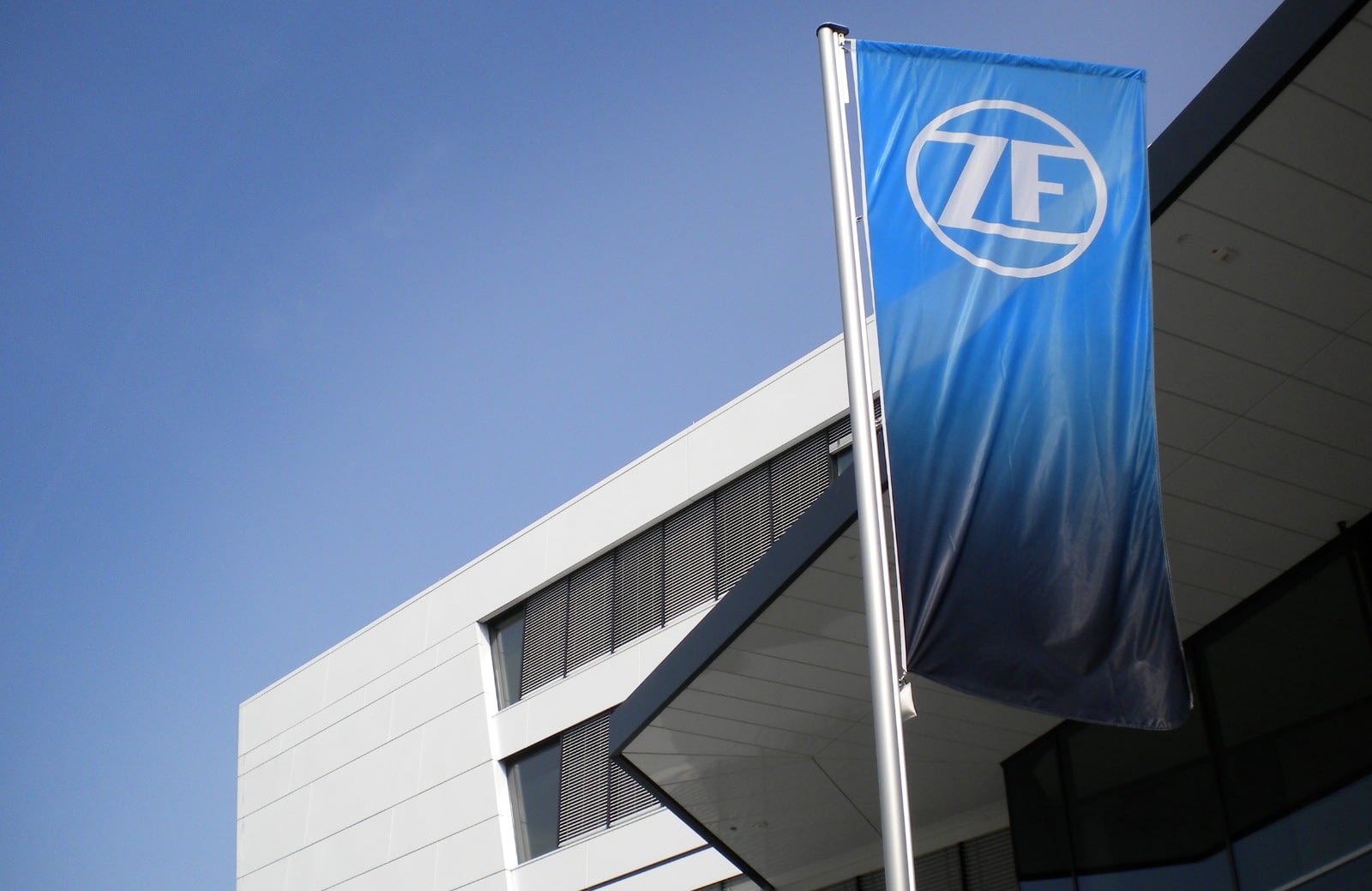 Imagem ilustrativa da notícia: Fábrica da ZF Limeira recebe prêmio global da companhia