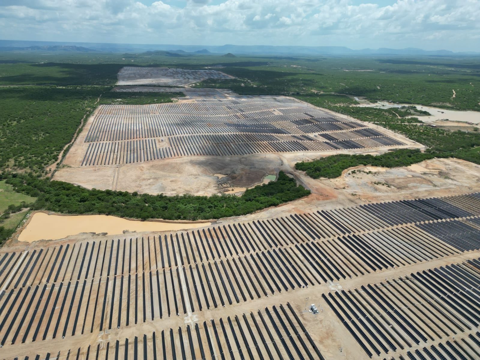 Imagem ilustrativa da notícia: Fábricas locais da Mercedes-Benz passam a operar com energia renovável