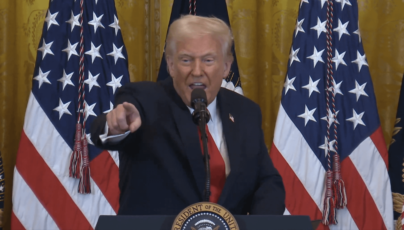 Imagem ilustrativa da notícia: Trump cria taxa de 25% para importação de veículos e peças